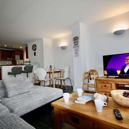 Bournemouth Hot Tub & Sauna Holiday Let Eksteriør billede