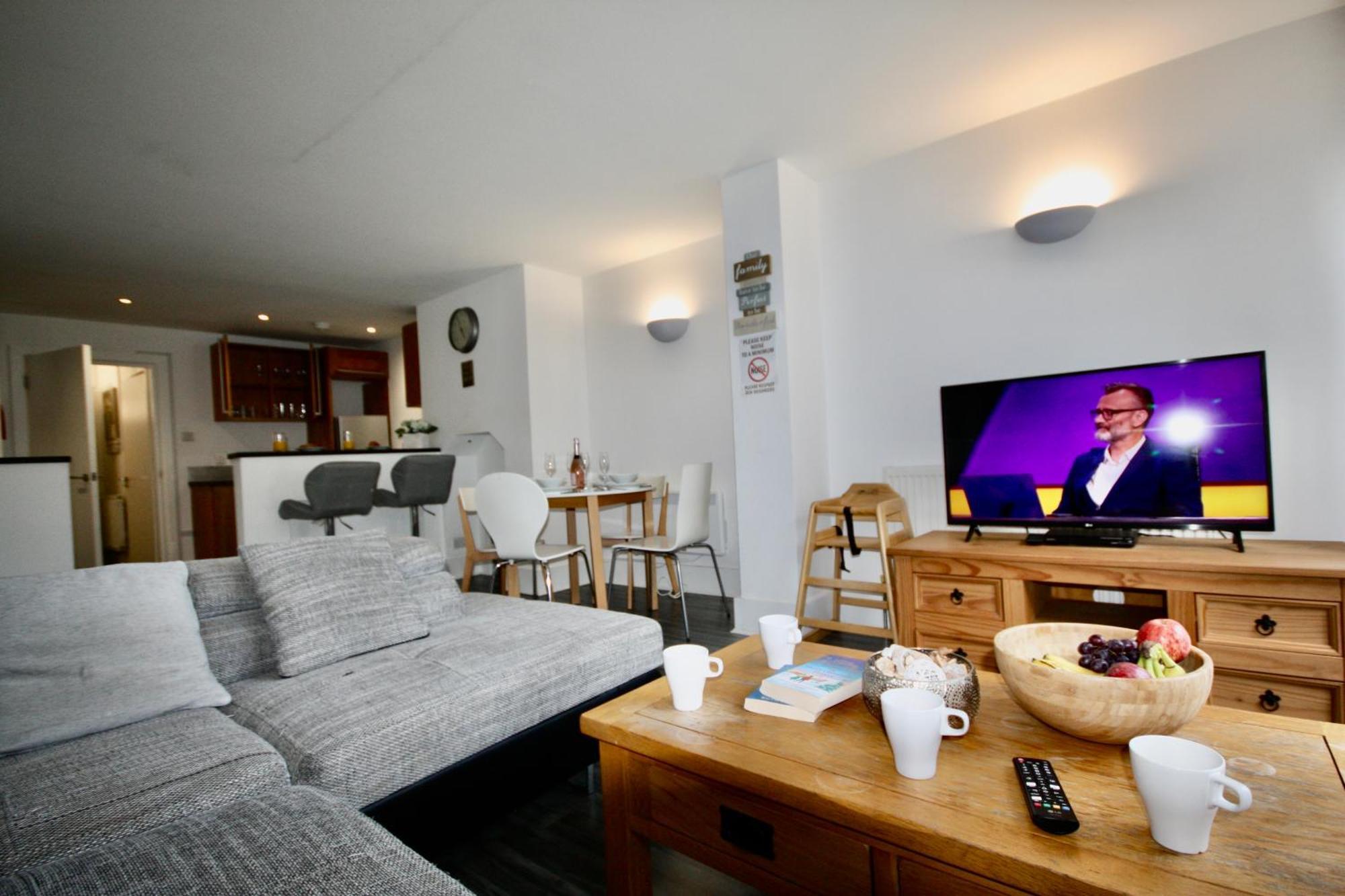 Bournemouth Hot Tub & Sauna Holiday Let Eksteriør billede