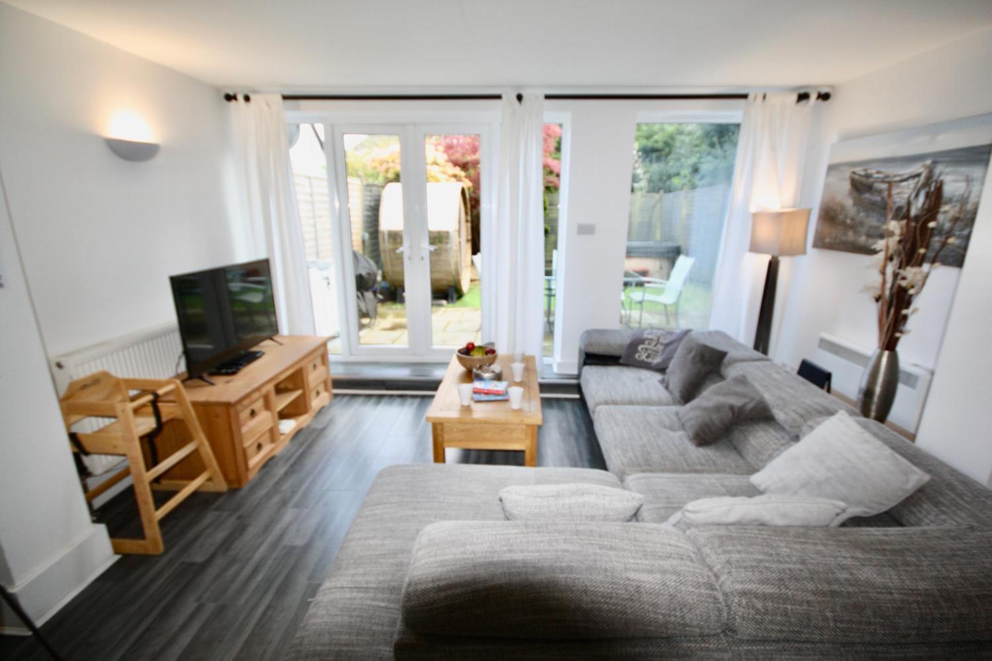 Bournemouth Hot Tub & Sauna Holiday Let Eksteriør billede