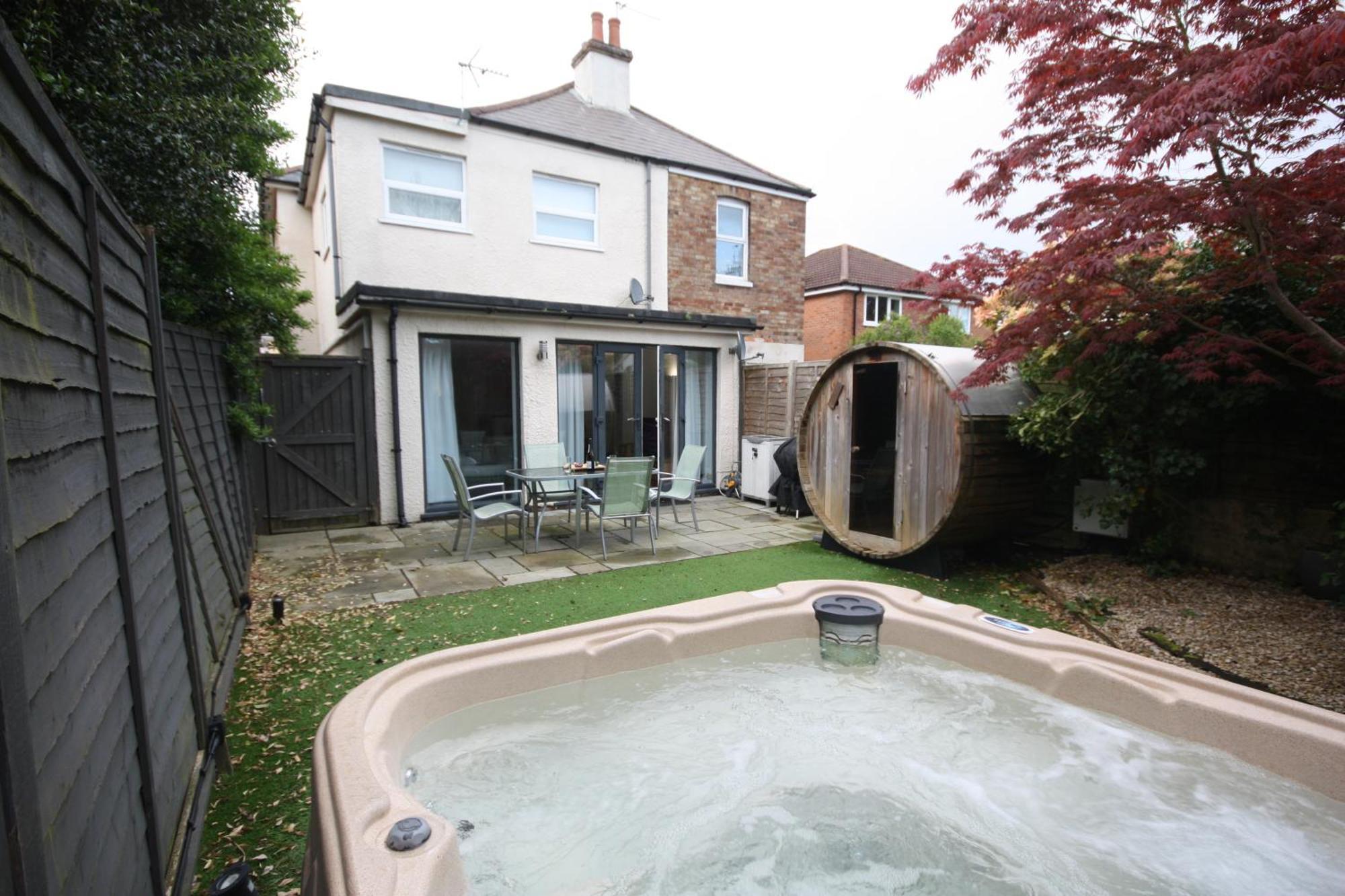Bournemouth Hot Tub & Sauna Holiday Let Eksteriør billede