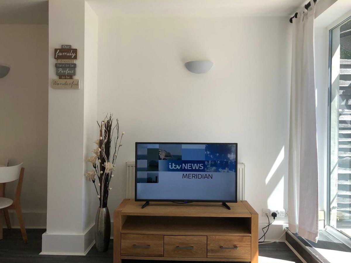 Bournemouth Hot Tub & Sauna Holiday Let Eksteriør billede