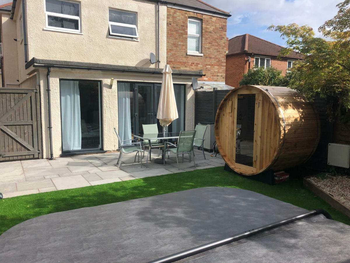 Bournemouth Hot Tub & Sauna Holiday Let Eksteriør billede