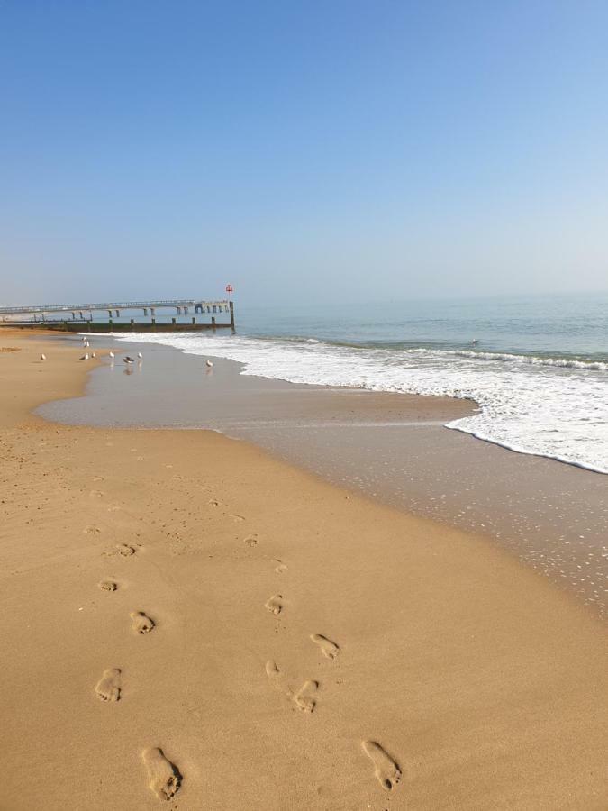 Bournemouth Hot Tub & Sauna Holiday Let Eksteriør billede